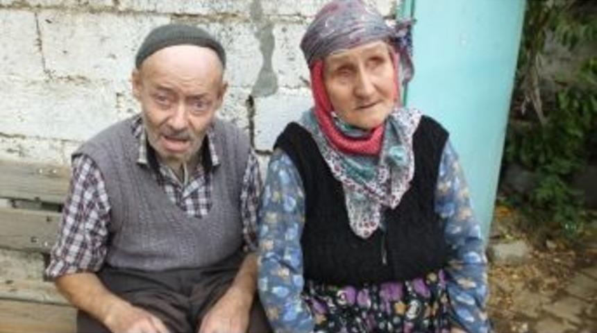 Burhaniye&rsquo;de G&ouml;rme Engelli &Ccedil;ift, Doktor Ve &Ouml;z&uuml;rl&uuml;ler İ&ccedil;in Korkuluk İstedi