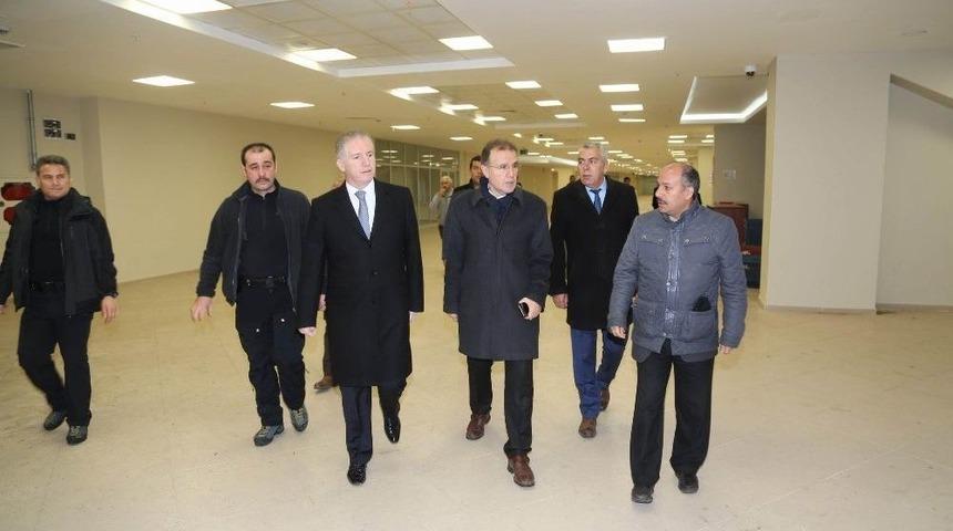 Vali G&uuml;l, Yeni 4 Eyl&uuml;l Stadyumu&rsquo;nda İncelemelerde Bulundu