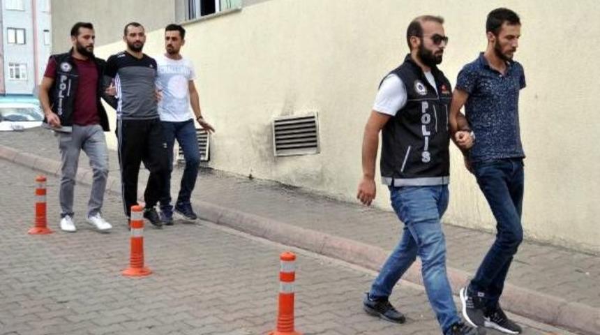 Uyuşturucu Sattıkları Iddia Edilen Ş&uuml;pheliler Hakim Karşısına &Ccedil;ıkarıldı