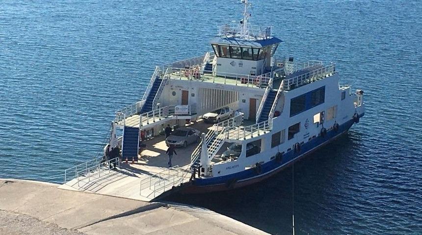 Feribot İskelesine Yolcu Bekleme Salonu