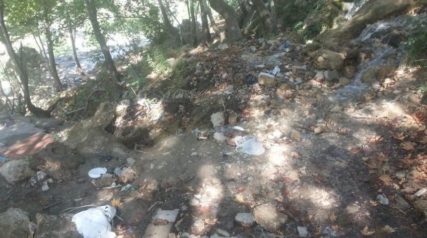 Savruk Şelalesinde Sonbahar Temizliği