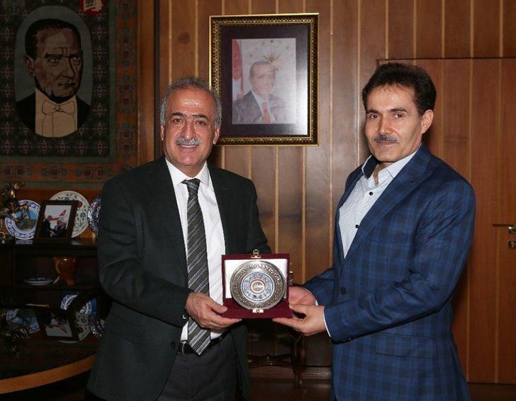 Bonab Üniversitesi Rektörü Karim Abbassian’dan Rektör Çomaklı’ya İade-i Ziyaret G4