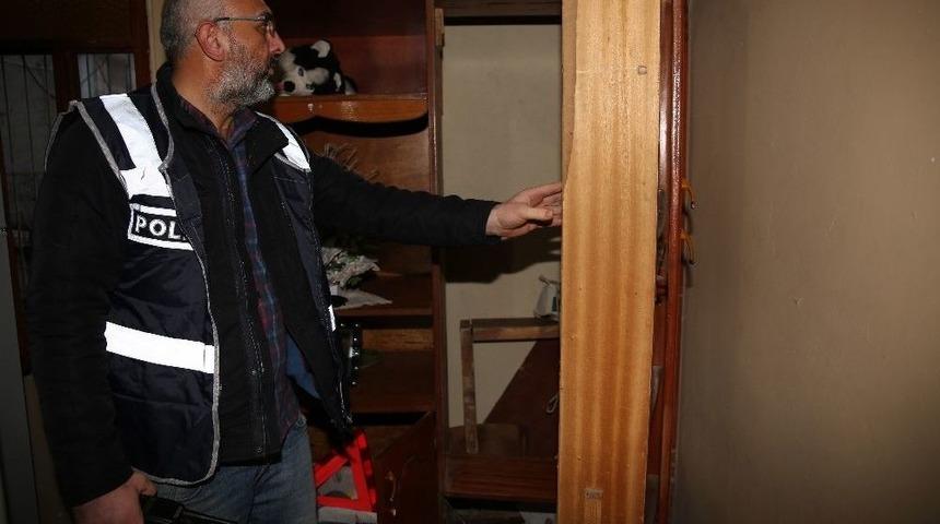 Aynı Vitrinden 10 Yıl Sonra Kocası Ve Kızı &Ccedil;ıktı