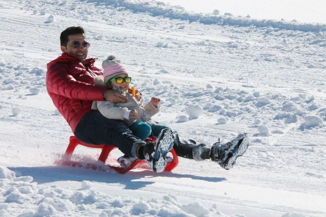 Beklenen Kar Ge&ccedil;te Olsa Yağdı, Kayak Merkezi A&ccedil;ıldı