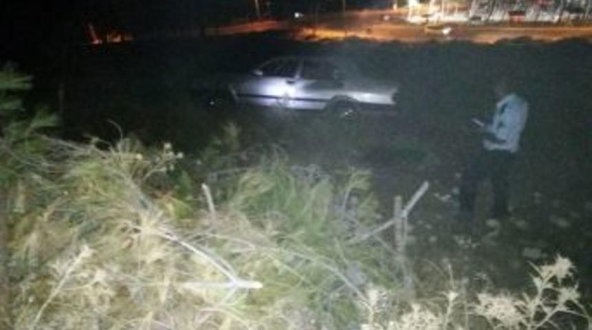 Polisten Ka&ccedil;an Otomobil Şarampole U&ccedil;tu