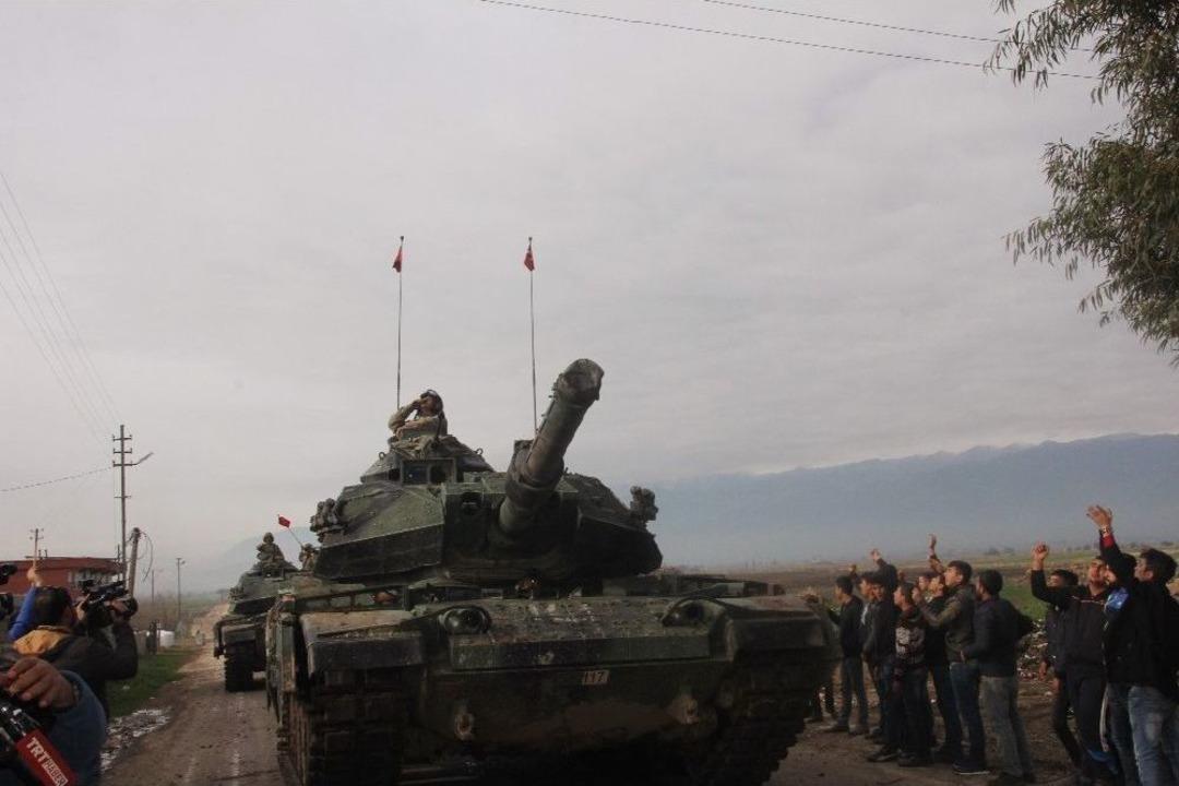 Tanklar Afrin&rsquo;e İlerliyor