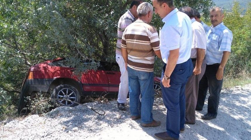 Virajı Alamayan Otomobil Kaza Yaptı: 2 Yaralı