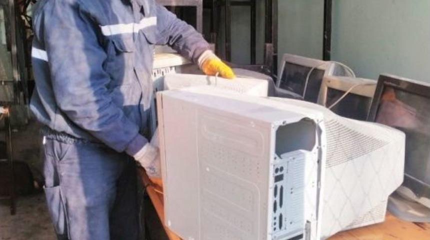 İzmit&rsquo;te Bir Yılda 15 Ton 220 Kilogram Elektronik Atık Toplandı