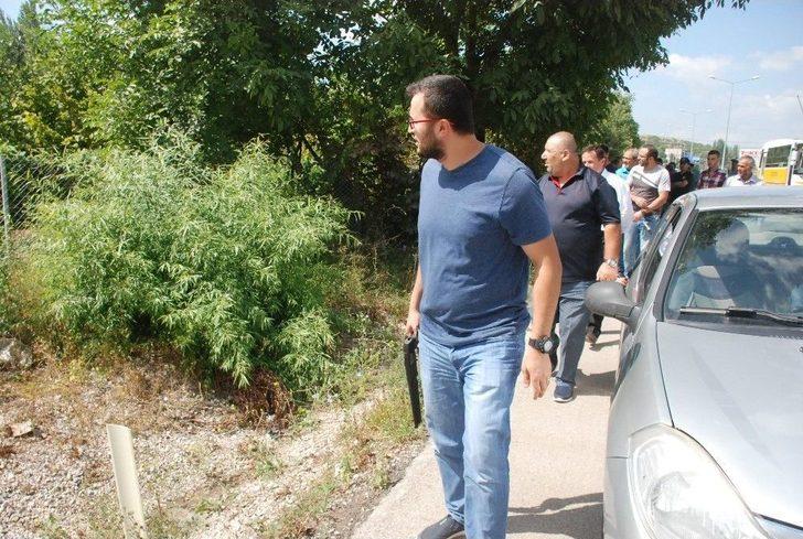 Uygulama Noktasında Durdurulan Kamyonetteki Boğa Kaçtı G4