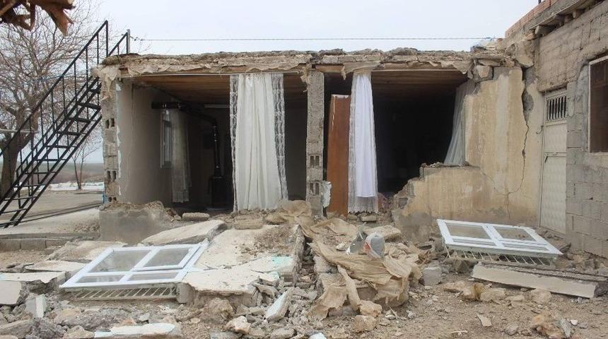 Depremzedenin Y&uuml;z&uuml; Khk İle G&uuml;ld&uuml;