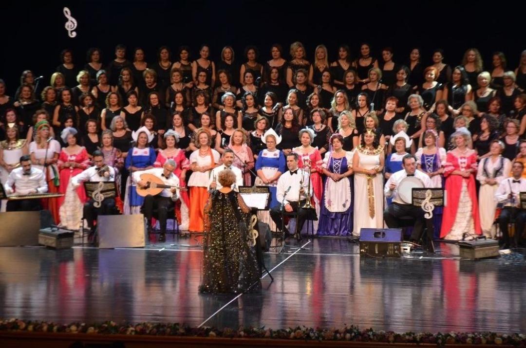 Kadın Korosundan Muhteşem Gala