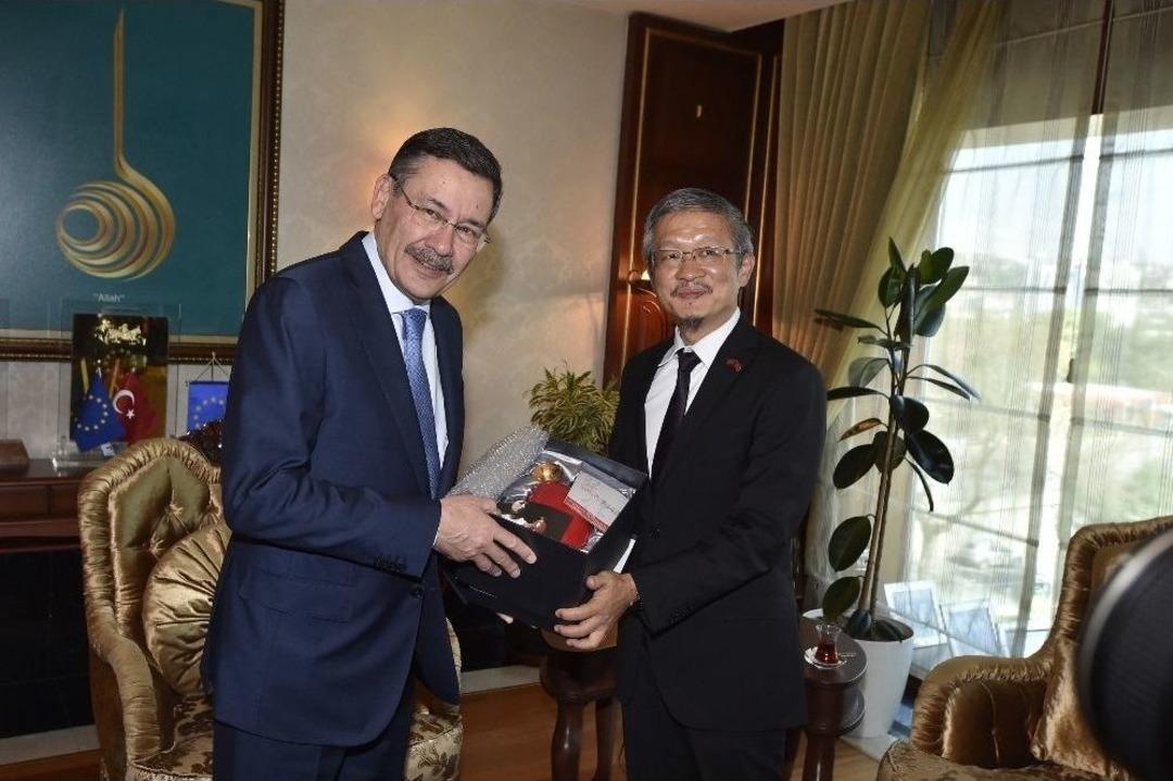 Başkan G&ouml;k&ccedil;ek B&uuml;y&uuml;kel&ccedil;ileri Ağırladı