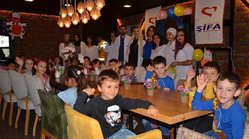 Doktorlar, &Ccedil;ocuklara S&uuml;t&uuml;n Faydalarını Anlattı