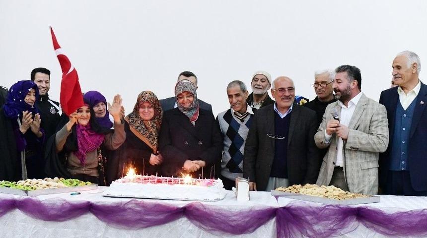 Hayatlarında İlk Defa Doğum G&uuml;n&uuml; Kutladılar