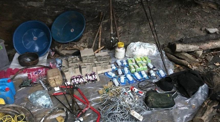 Tunceli’de 1 Sığınak İmha Edildi, Çok Sayıda Eyp Malzemesi Ele Geçirildi