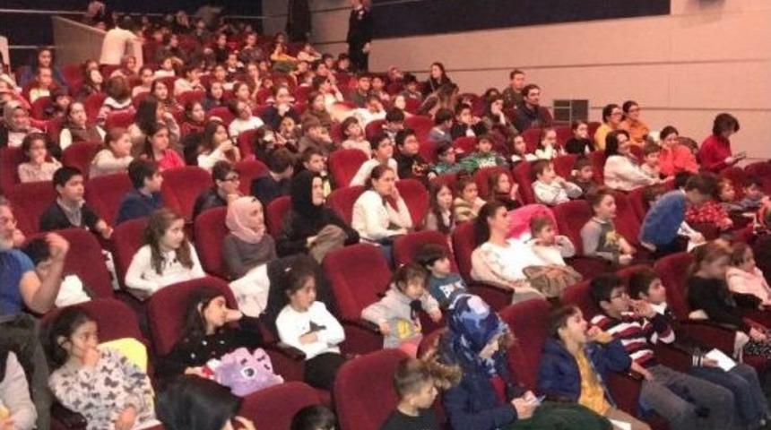 Nil&uuml;fer Belediyesi&rsquo;nden &Ouml;ğrencilere Karne Hediyesi