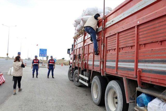 Yozgat’ta Kurbanlık Hayvan Taşıyan Kamyonlara Sıkı Denetim