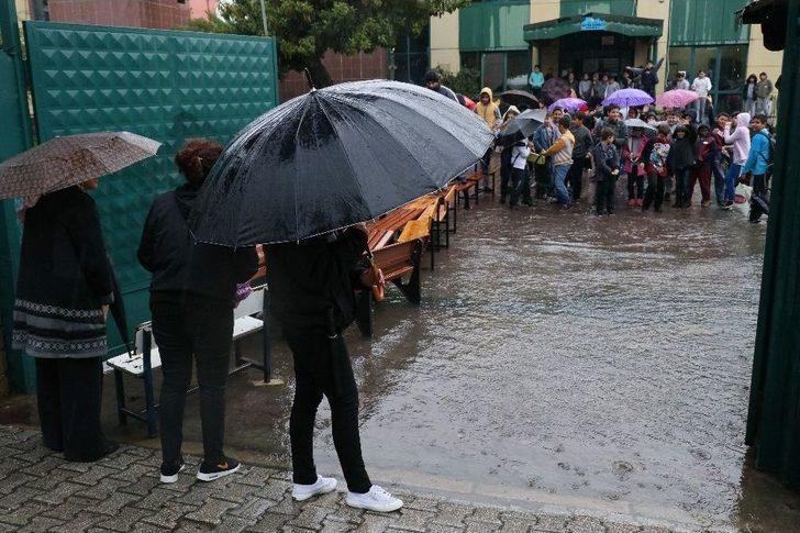 Adana’da Eğitime Yağmur Engeli G4