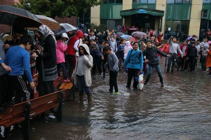 Adana’da Eğitime Yağmur Engeli G5