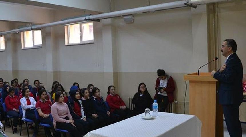 M&uuml;ft&uuml; Yıldırım: "hem Aile Hem De Okul Hayatımızda Kur&rsquo;an&rsquo;a Uymalıyız"