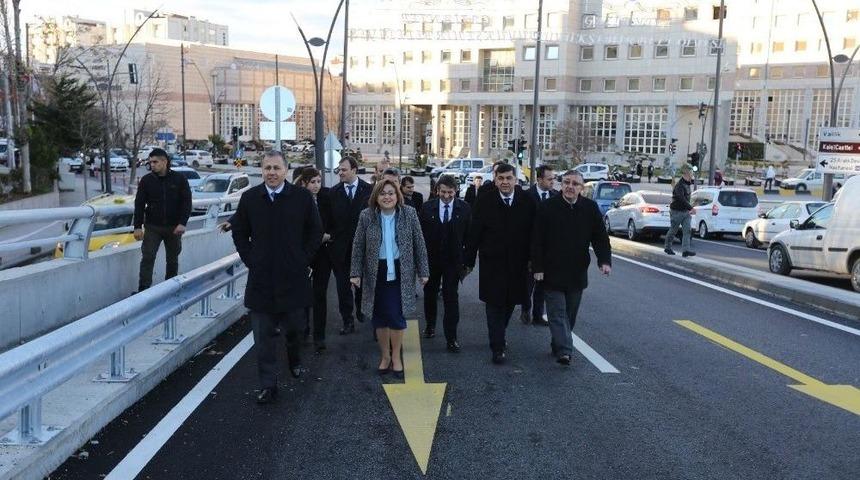 Yıkılıp Yeniden Yapılan Kemal K&ouml;ker K&ouml;pr&uuml;s&uuml;, Yeni İsmiyle Trafiğe A&ccedil;ıldı