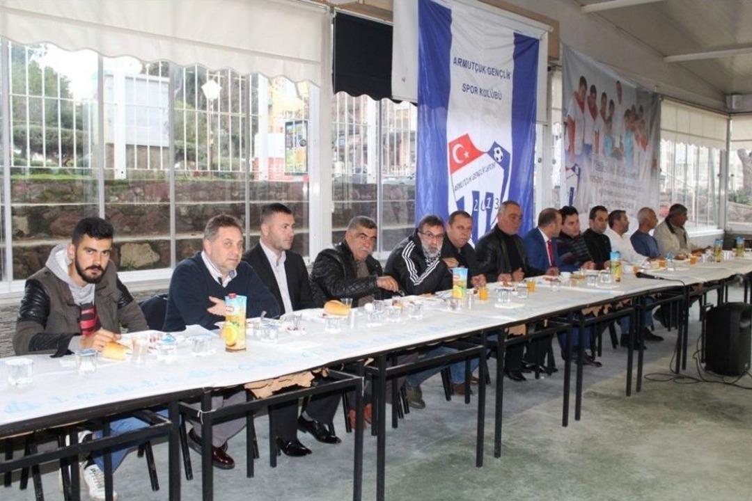 Ayvalık&rsquo;ta Armut&ccedil;uk Gen&ccedil;lik Spor Kul&uuml;b&uuml;nden Kahvaltılı Buluşma