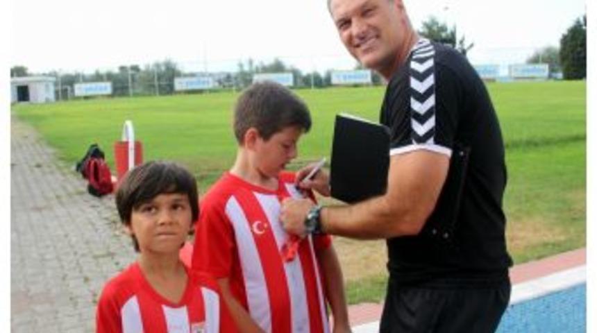 (&ouml;zel Haber) Alpay &Ouml;zalan: &ldquo;tazminat Talep Ettiğim Haberleri Asılsız&rdquo;