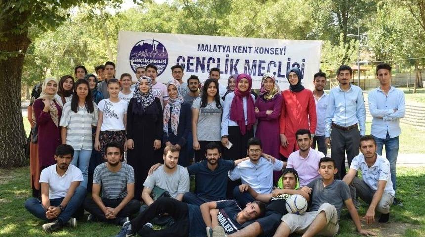 Kent Konseyi Gen&ccedil;lik Meclisi, G&ouml;n&uuml;llerince Bir G&uuml;n Yaşadılar