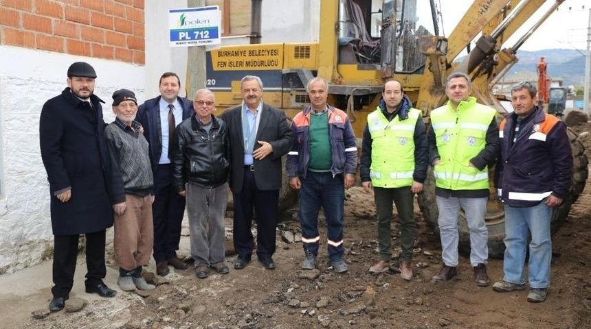 Burhaniye&rsquo;de Yol Seferberliği S&uuml;r&uuml;yor