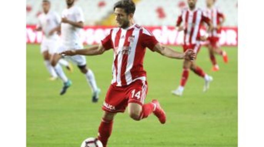 Sivasspor İlker Sayan İle S&ouml;zleşme İmzaladı