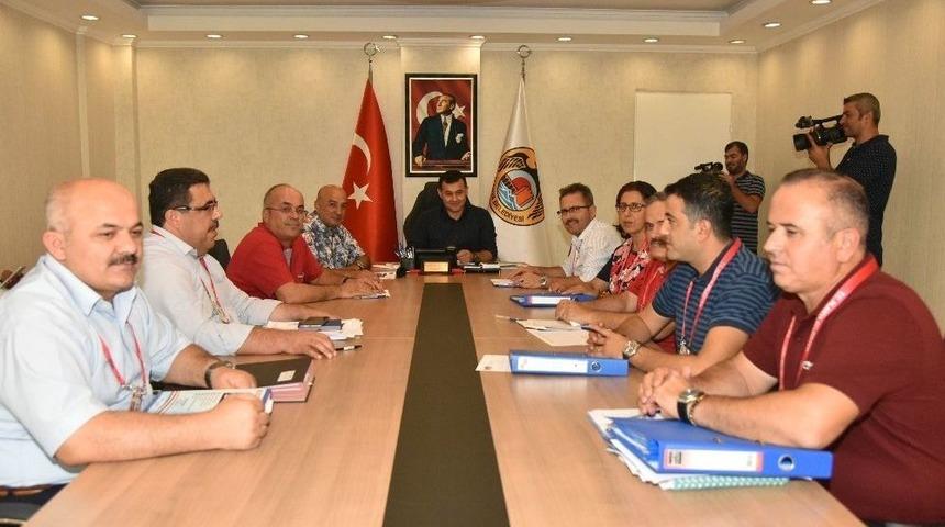 Başkan Y&uuml;cel&rsquo;den Sporculara Triatlon Daveti