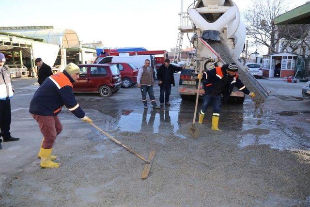 Burhaniye’de Pazar Yeri Güvenli Hale Getirildi