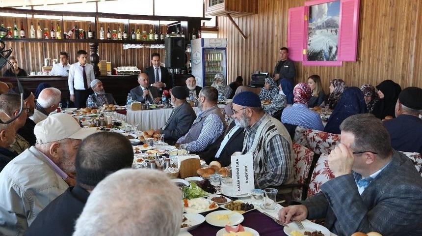 Yaşlılar Protokol İle Kahvaltıda Buluştu