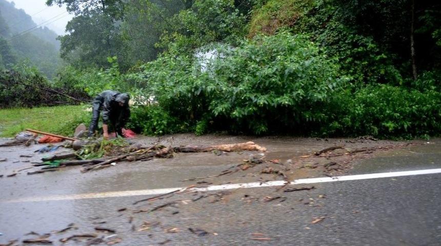 Belediye Anonslar Yaparak Uyarıyor; &rsquo;sel Ve Taşkına Dikkat&rsquo;