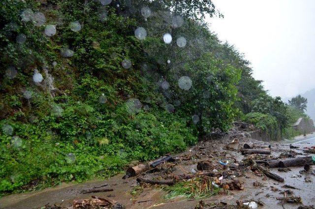 Belediye Anonslar Yaparak Uyarıyor; ’sel Ve Taşkına Dikkat’