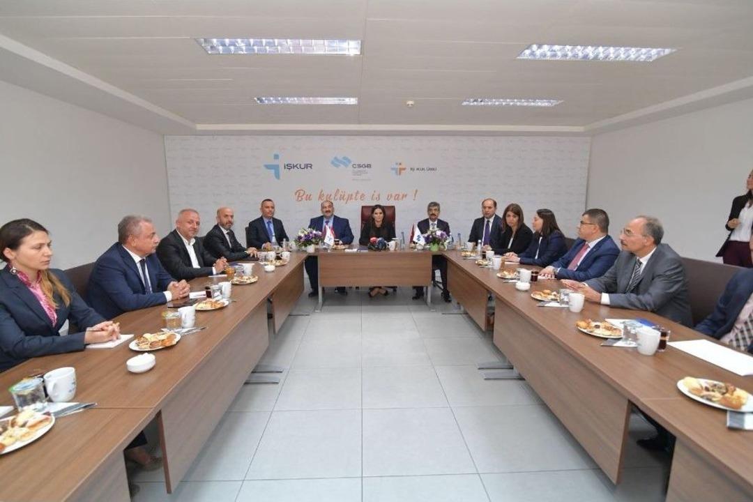 Bakan Sarıeroğlu: &ldquo;işsizler İ&ccedil;in En Kısa Zamanda En İyi İş İ&ccedil;in &Ccedil;alışma Yapacağız&rdquo;