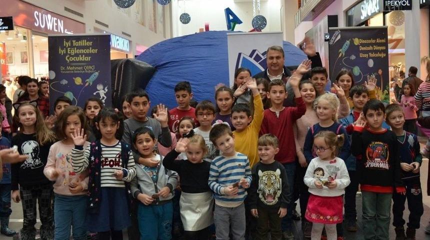 Yunusemre Belediyesinden &Ouml;ğrencileri Sevindiren Karne Hediyesi