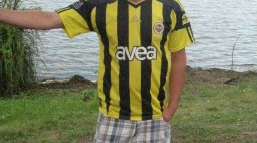 Halı Saha Ma&ccedil;ında Kalp Krizi Ge&ccedil;iren Gen&ccedil; Hayatını Kaybetti