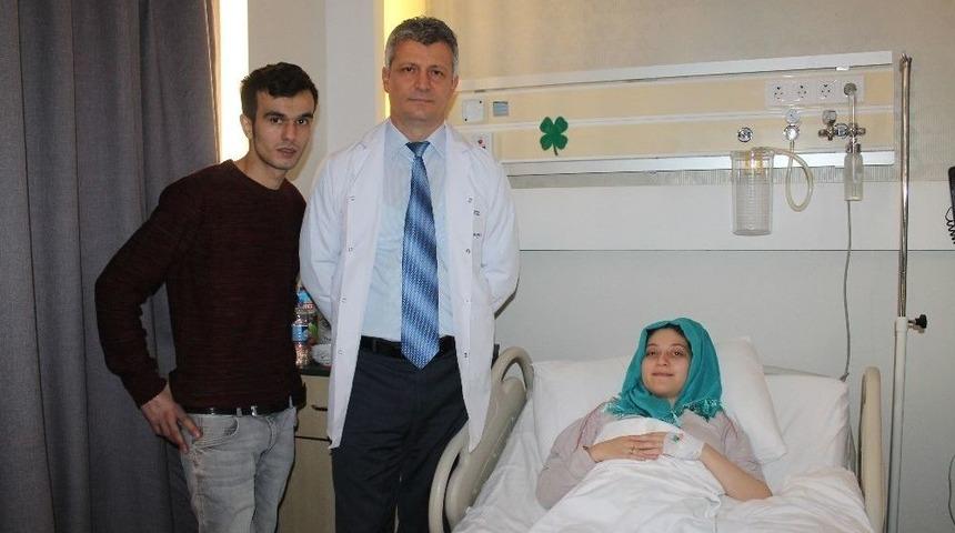 Doktorun Dikkati Anne Ve Bebeğini Kurtardı