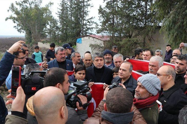 Sınırın Sıfır Noktasında Vatandaşlara Türk Bayrağı Dağıtıldı G5