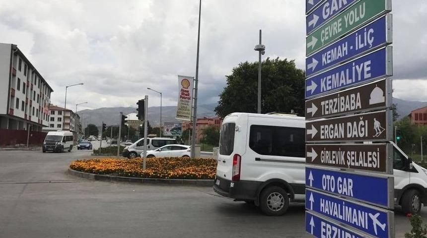 Trafik Levhaları Yenilendi