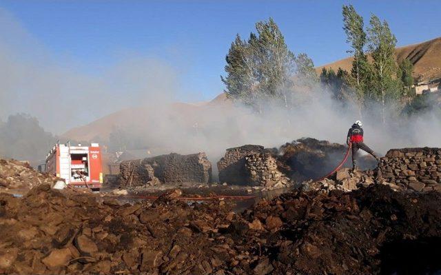 İtfaiye Ekibinin 5 Saatlik Çalışmasıyla Ot Yangını Söndürüldü