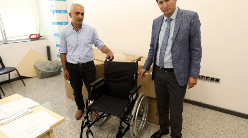 Van B&uuml;y&uuml;kşehir Belediyesinden 16 Engelliyi Tekerlekli Sandalye