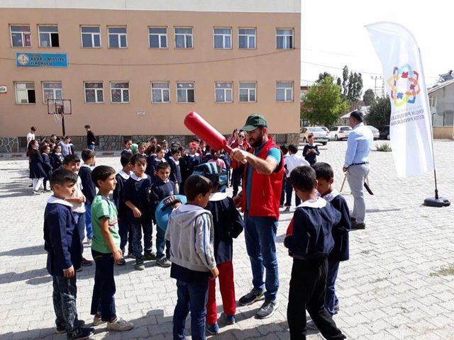 Ağrı’da ‘mobil Gençlik Merkezi Projesi’