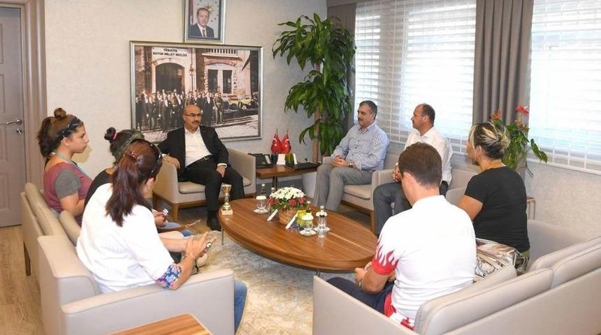 Derece Alan Öğrenciler Vali Demirtaş’ı Ziyaret Etti