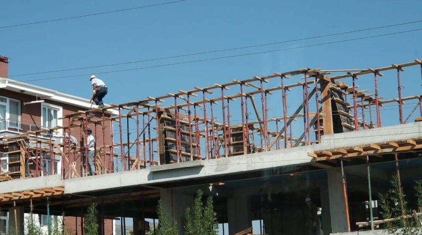 İnşaat İş&ccedil;ileri Y&uuml;rekleri Ağza Getirdi