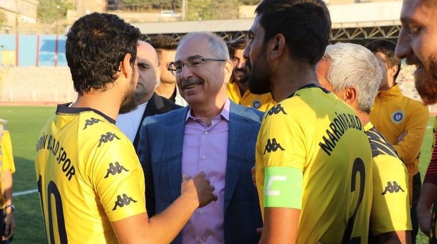 B&uuml;y&uuml;kşehir Belediye Profesyonel Liglerde R&uuml;zgar Gibi Esiyor