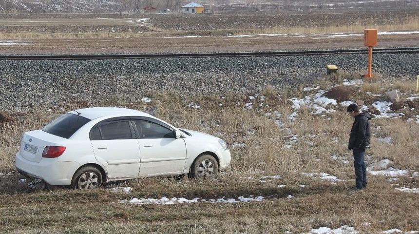 Otomobil Tarlaya Uçtu: 4 Yaralı