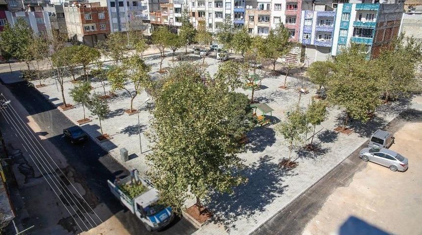 Onatkutlar Mahallesindeki Parklar Yenileniyor