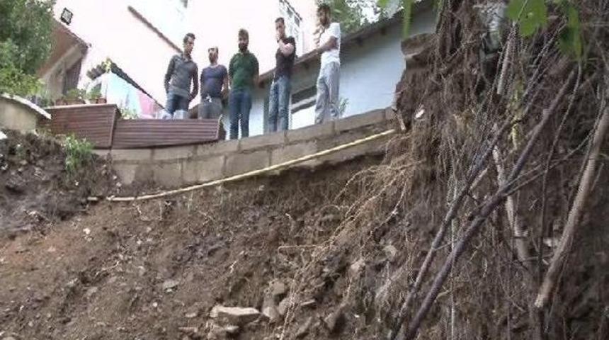 Sarıyer'de Toprak Kayması